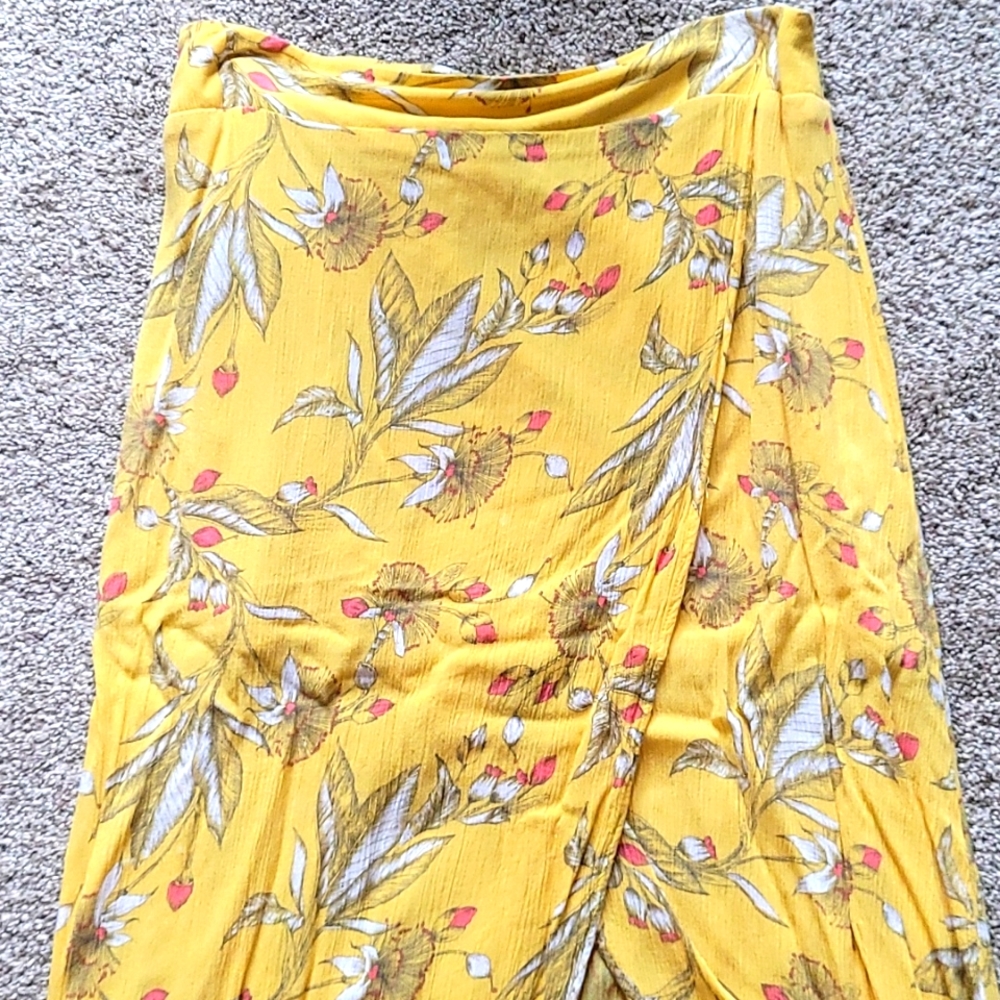 Express yellow floral skirt.